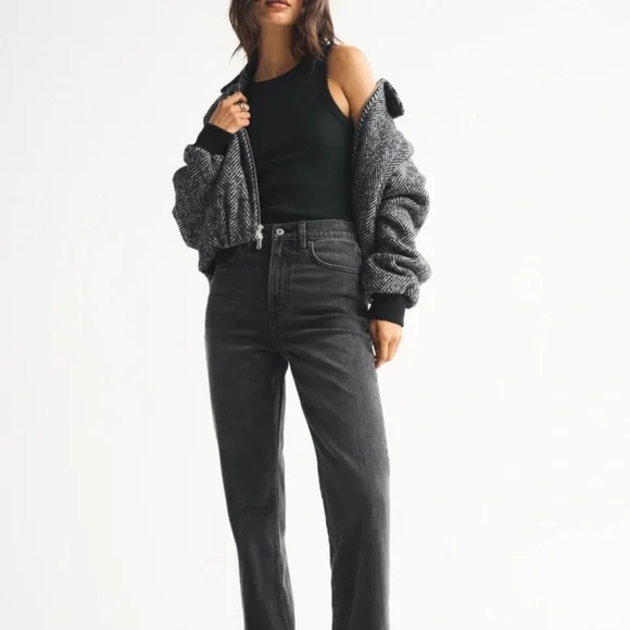 Abercrombie & Fitch Women's Ultra High Rise 90’s Straight Leg Jeans - Picture 2 of 5